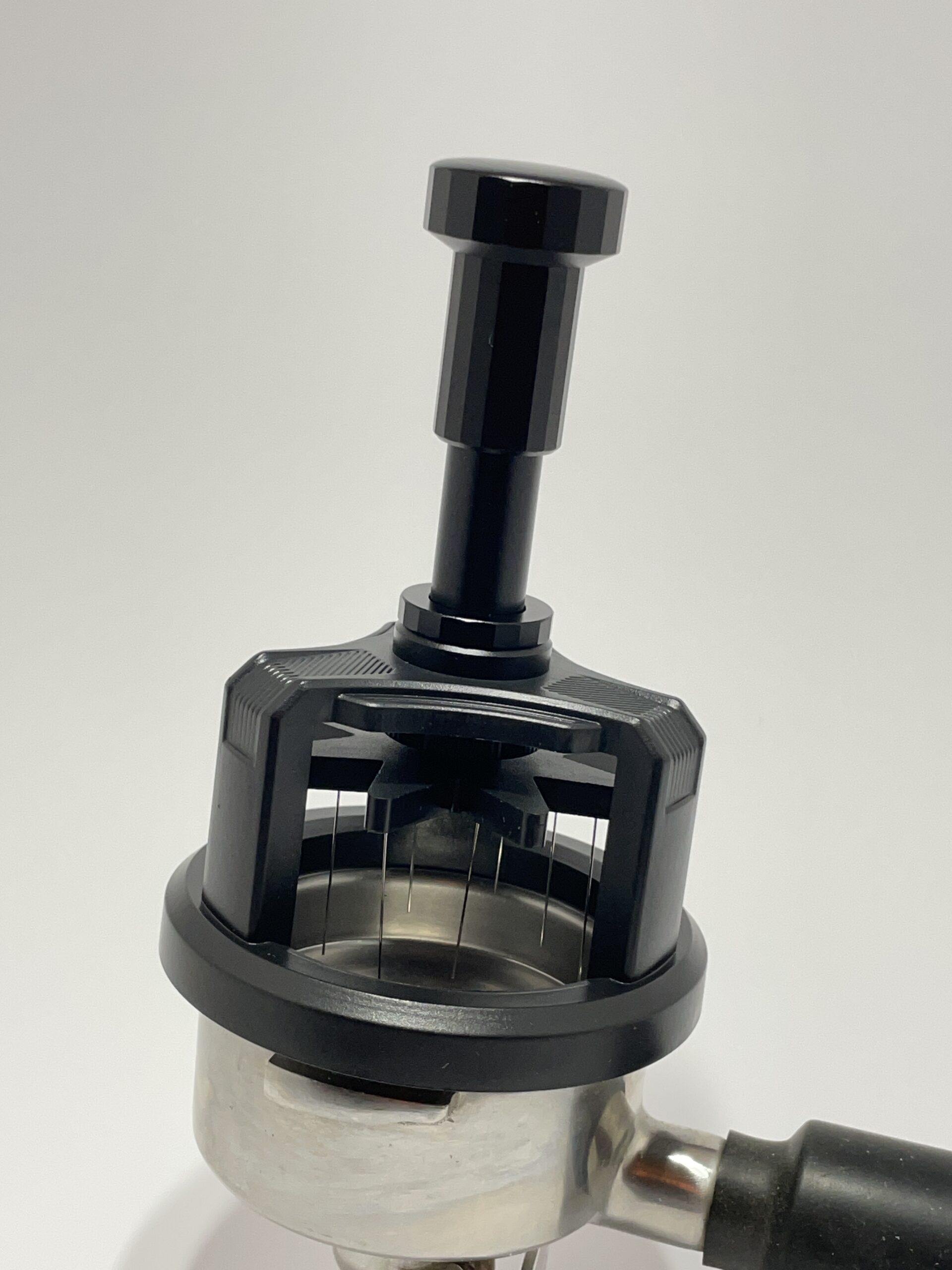 WDT Tool Rotary Spinner auf 58mm Siebträger zur Kaffeeverteilung