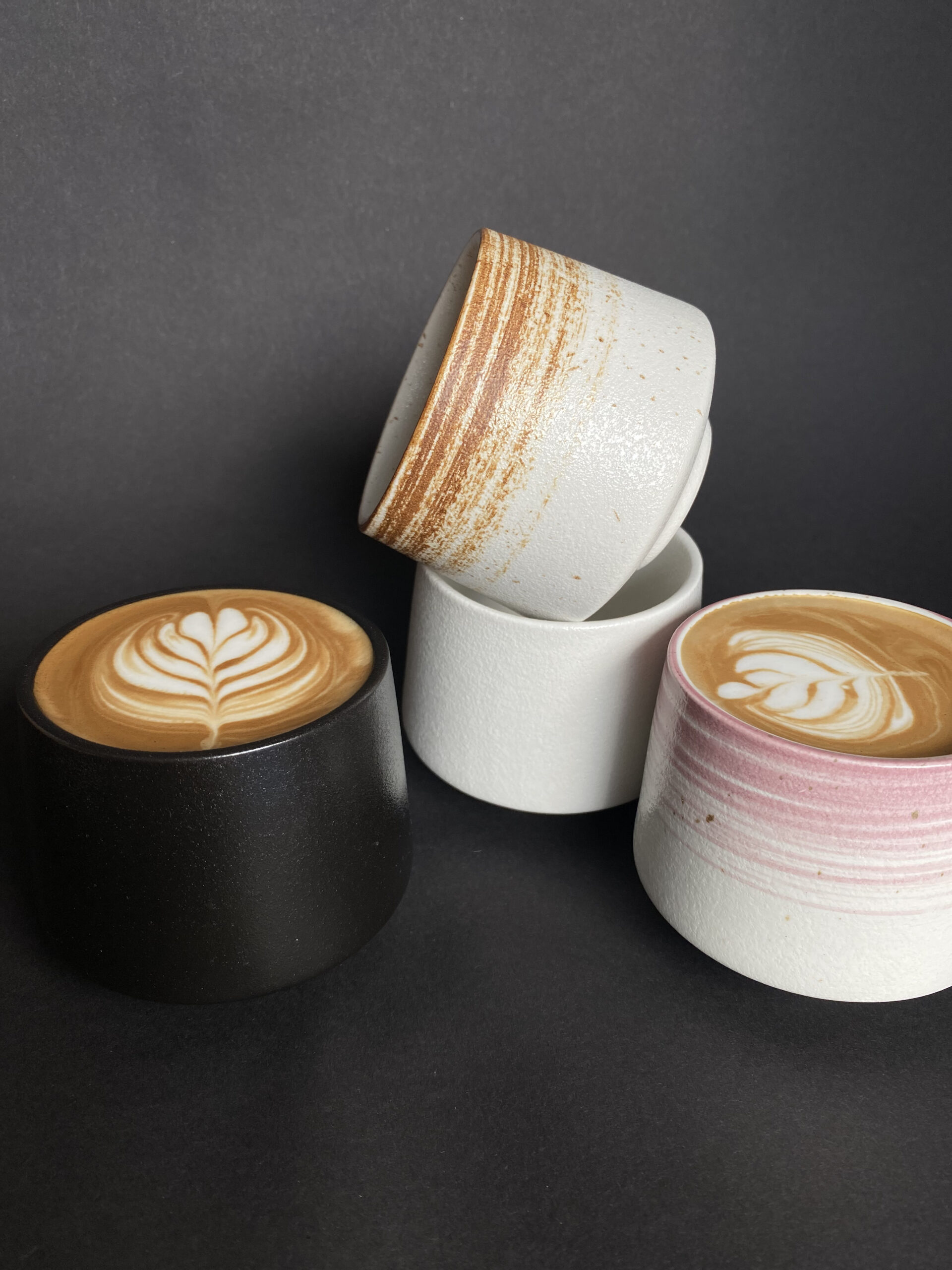 Keramikbecher mit Latte Art